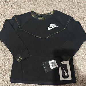 Nike Black and Green Sweatshirt